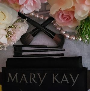New MK Cosmetic Brush Set w/case